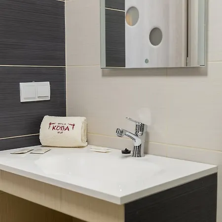 Koba 公寓 乌斯特龙